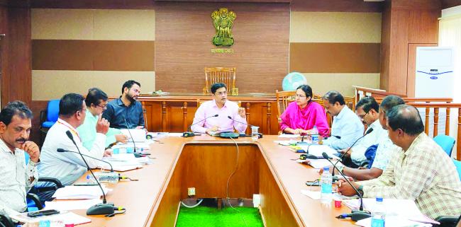 ಪ್ರಗತಿಗೆ ಹೆಚ್ಚಿನ ಆದ್ಯತೆ ನೀಡಿ - ಜಿಲ್ಲಾಧಿಕಾರಿ ನಲಿನ್ ಅತುಲ್ 